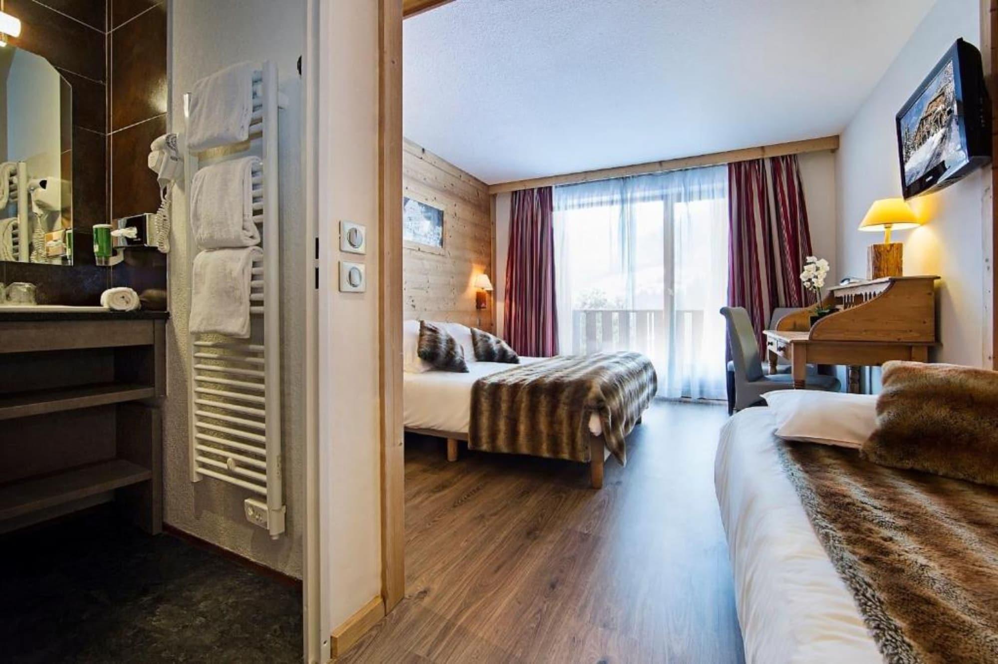 Hotel Alpen Roc La Clusaz Exterior photo