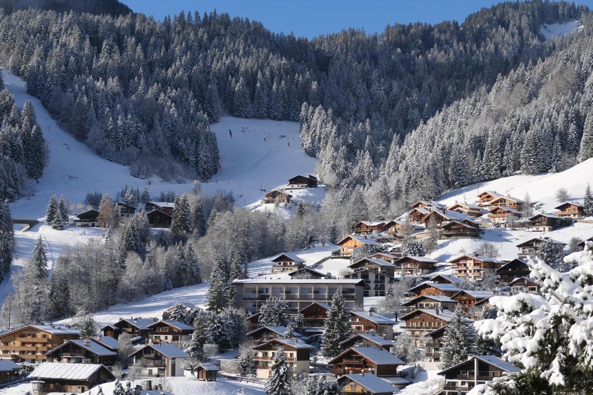 Hotel Alpen Roc La Clusaz Exterior photo