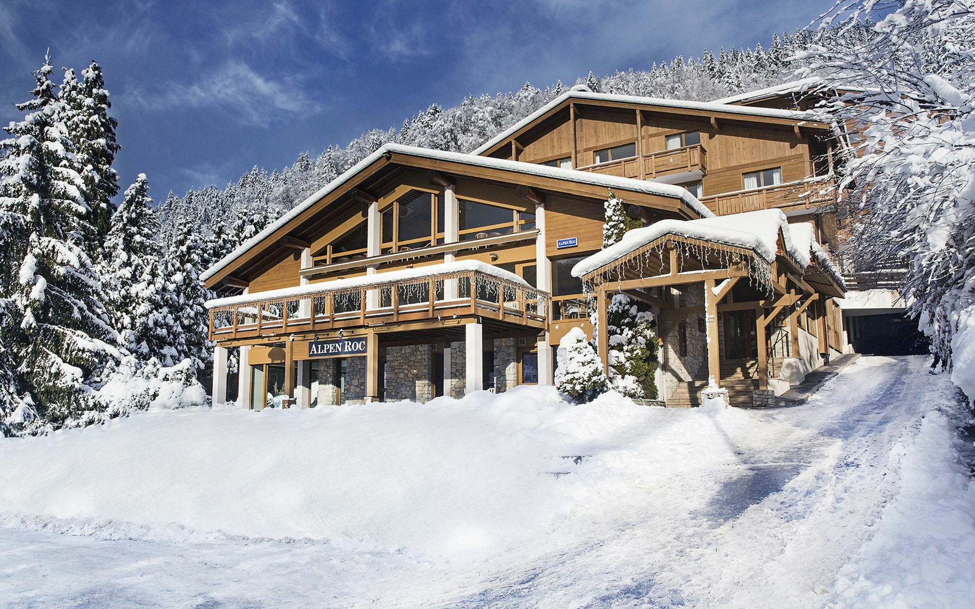 Hotel Alpen Roc La Clusaz Exterior photo
